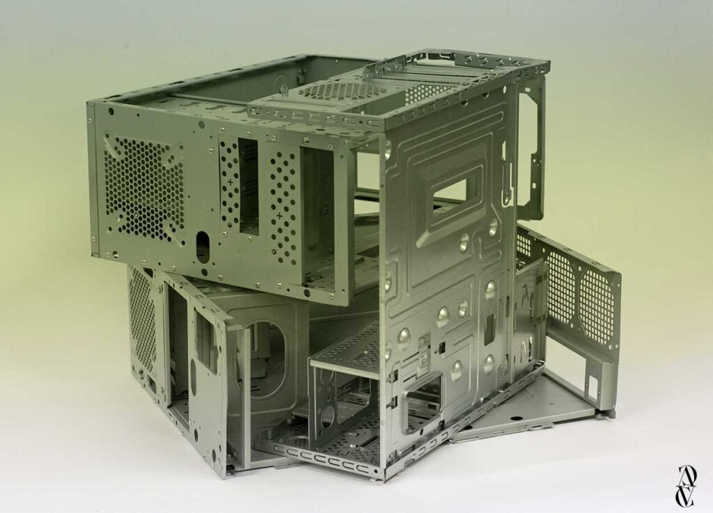 culture architecturale "FRAME" de Victor Chaplais, inspirée par Pierre Besson, illustrant modularité et interspécificité