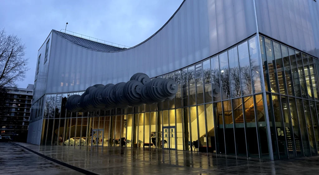 Façade du conservatoire de Rennes. 